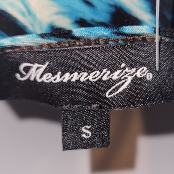 Mesmerize Sleeveless Shirt - Picture 5 of 5